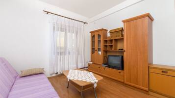 Apartamento (A2) | Sala de estar | Una televisión