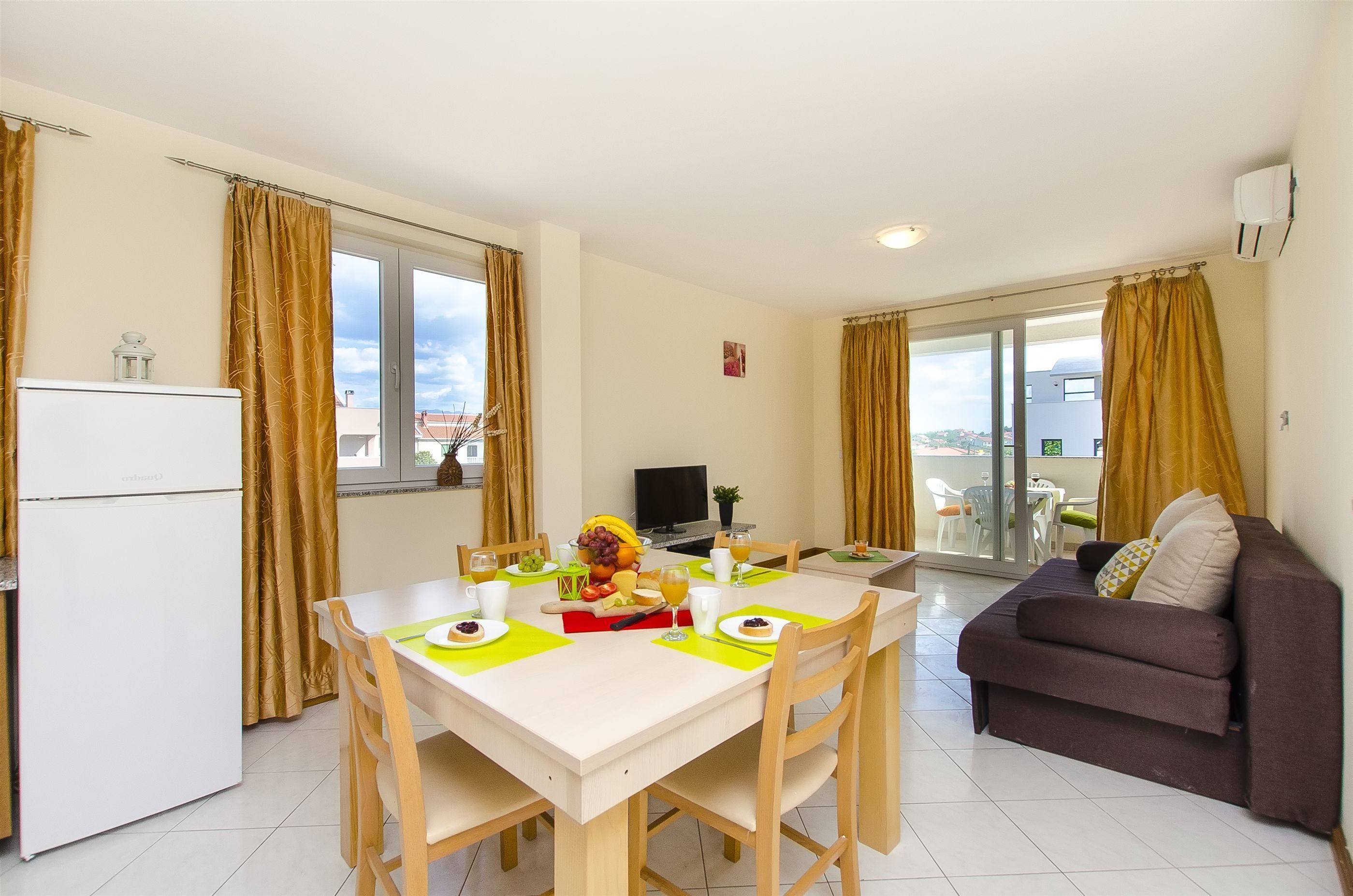 Apartment (A4) | Living room | TV