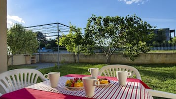 Apartment (A5) | Garden view