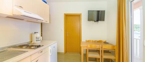 Cuisine privée | Réfrigérateur, surface de cuisson