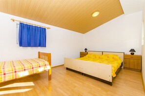 2 bedrooms, iron/ironing board, free WiFi, bed sheets - Apartments Nada (Rogoznica)