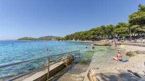 Beach - Apartments Mira (Tribunj)