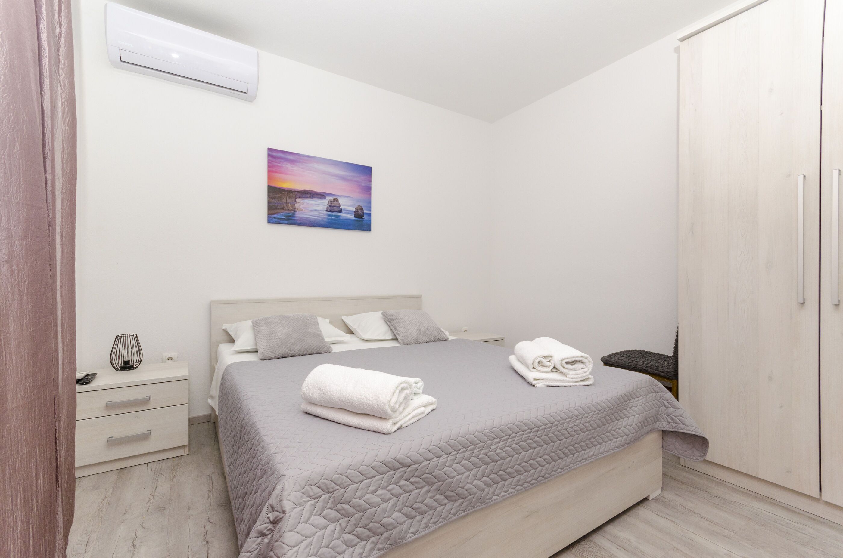 Free WiFi, bed sheets