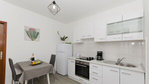私人廚房 | 雪櫃、焗爐、爐具、廚房用具/餐具/器皿
