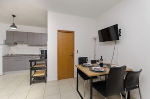 Apartment (A2) | Dining