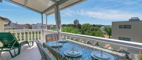 Appartement (A3) | Restauration en plein air