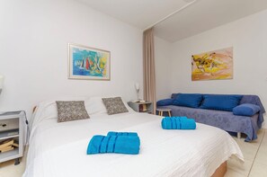 In-room safe, iron/ironing board, free WiFi - Apartments Plava Plaza Daniela (Vodice)
