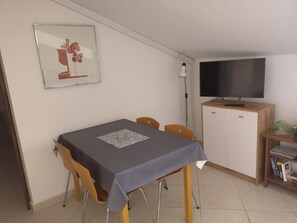 Apartment (A3) | Dining