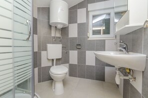 Apartment (A1) | Bathroom | Shower - Apartment Ivo (Stari Grad)