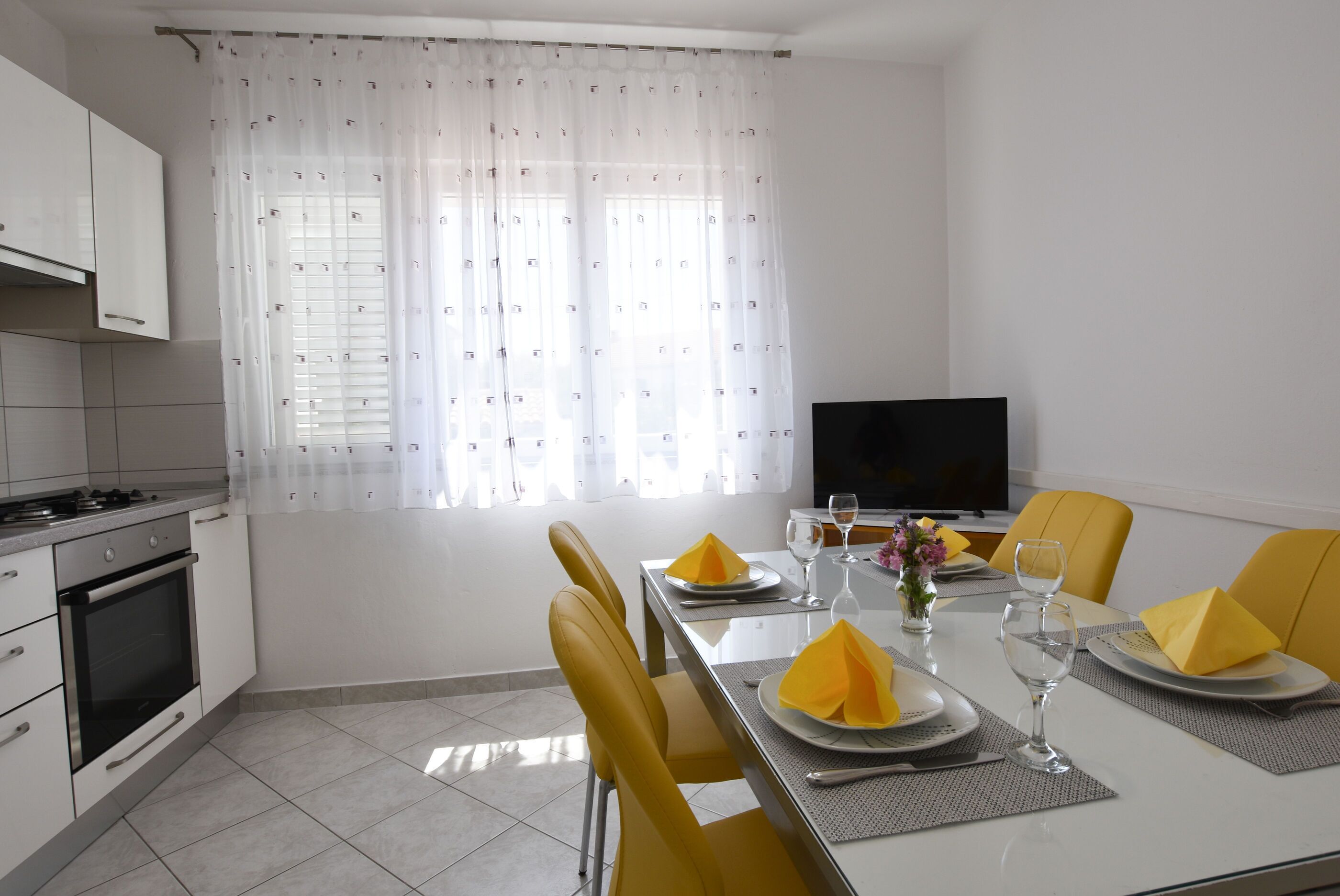Apartemen (A2) | Dapur pribadi | Lemari es, oven, kompor, dan ketel listrik
