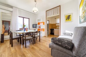 Apartment (A8) | Living room