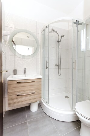 Apartment (A8) | Bathroom