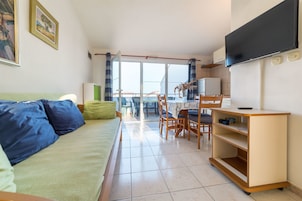 Appartement (A9) | Cuisine privée | Réfrigérateur, surface de cuisson, vaisselle et ustensiles