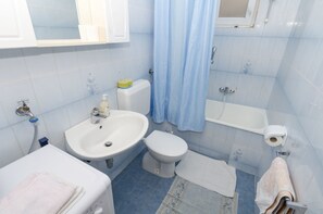 Bathroom | Shower