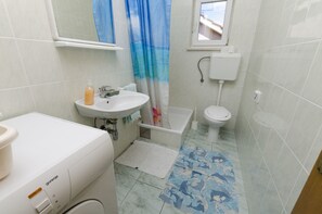 Bathroom | Shower - Apartments Biserka (Primosten)