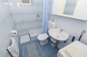 Bathroom | Shower - Apartments Biserka (Primosten)