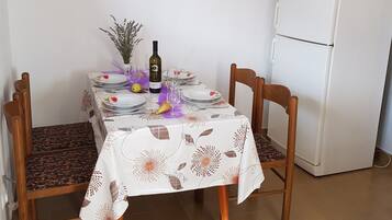 Apartment (A1) | Private kitchen | Fridge, oven, stovetop, electric kettle