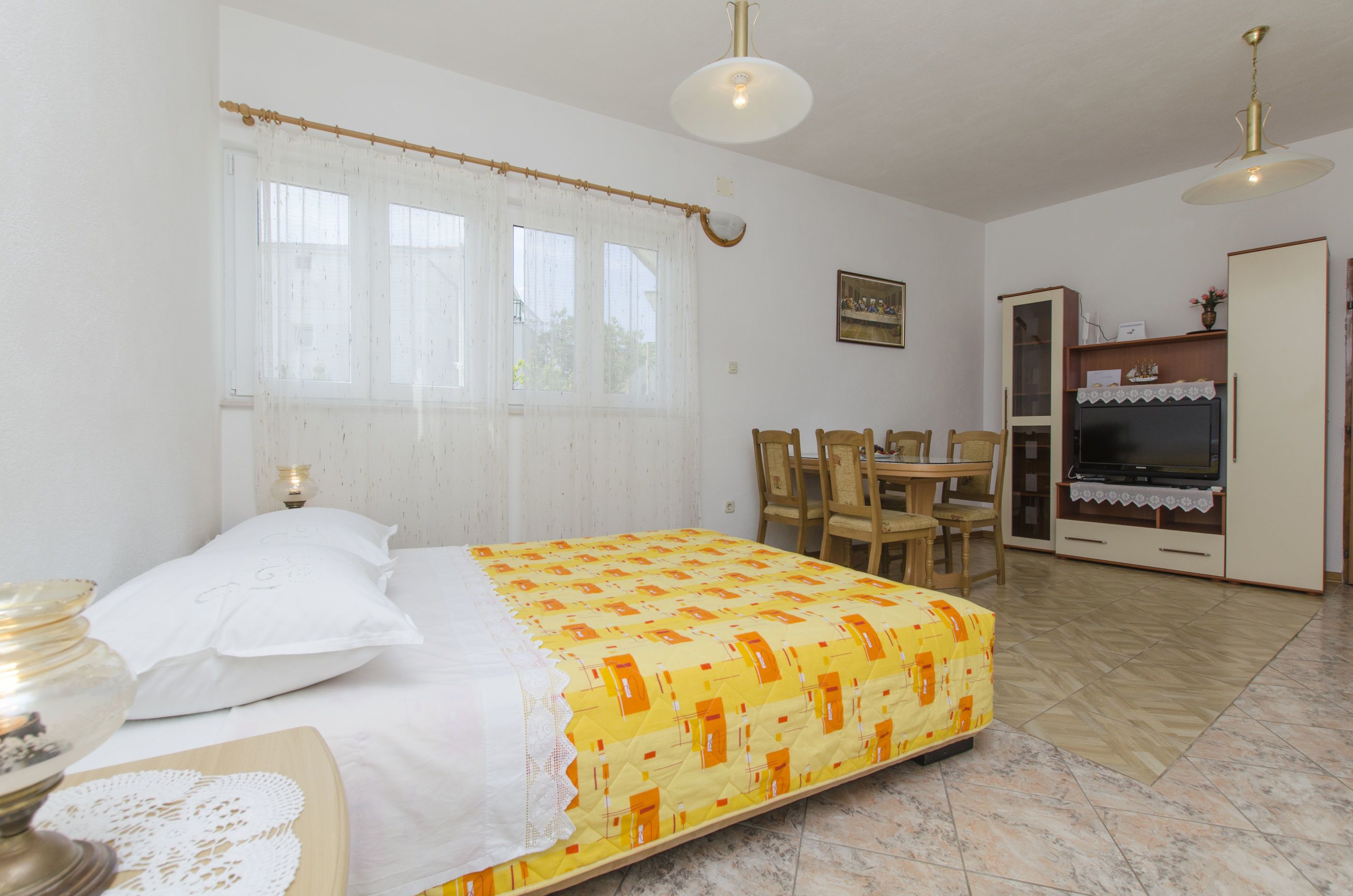 Free WiFi, bed sheets