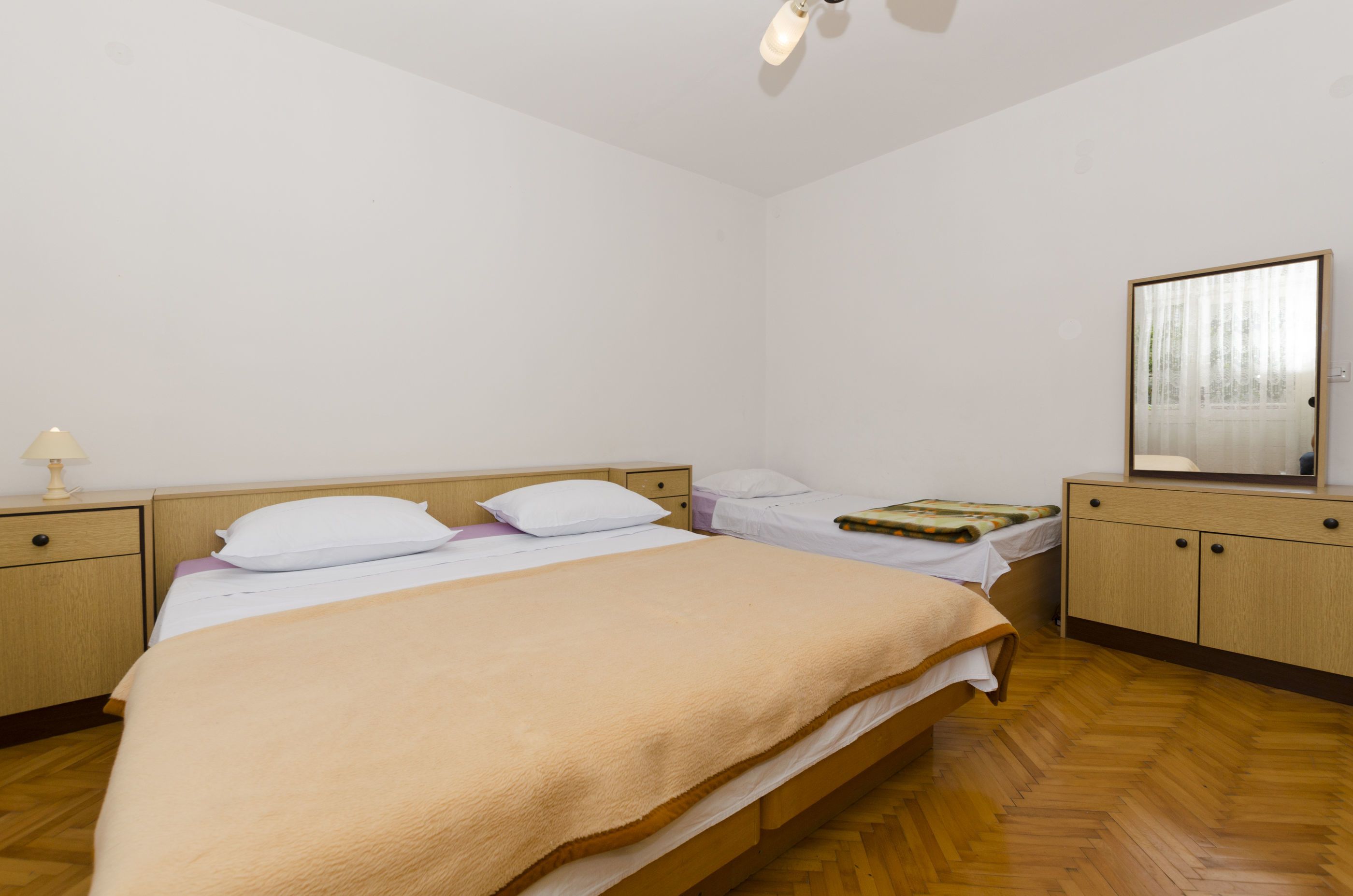 Free WiFi, bed sheets