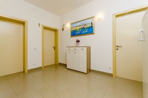 Apartment (A4) | Hallway
