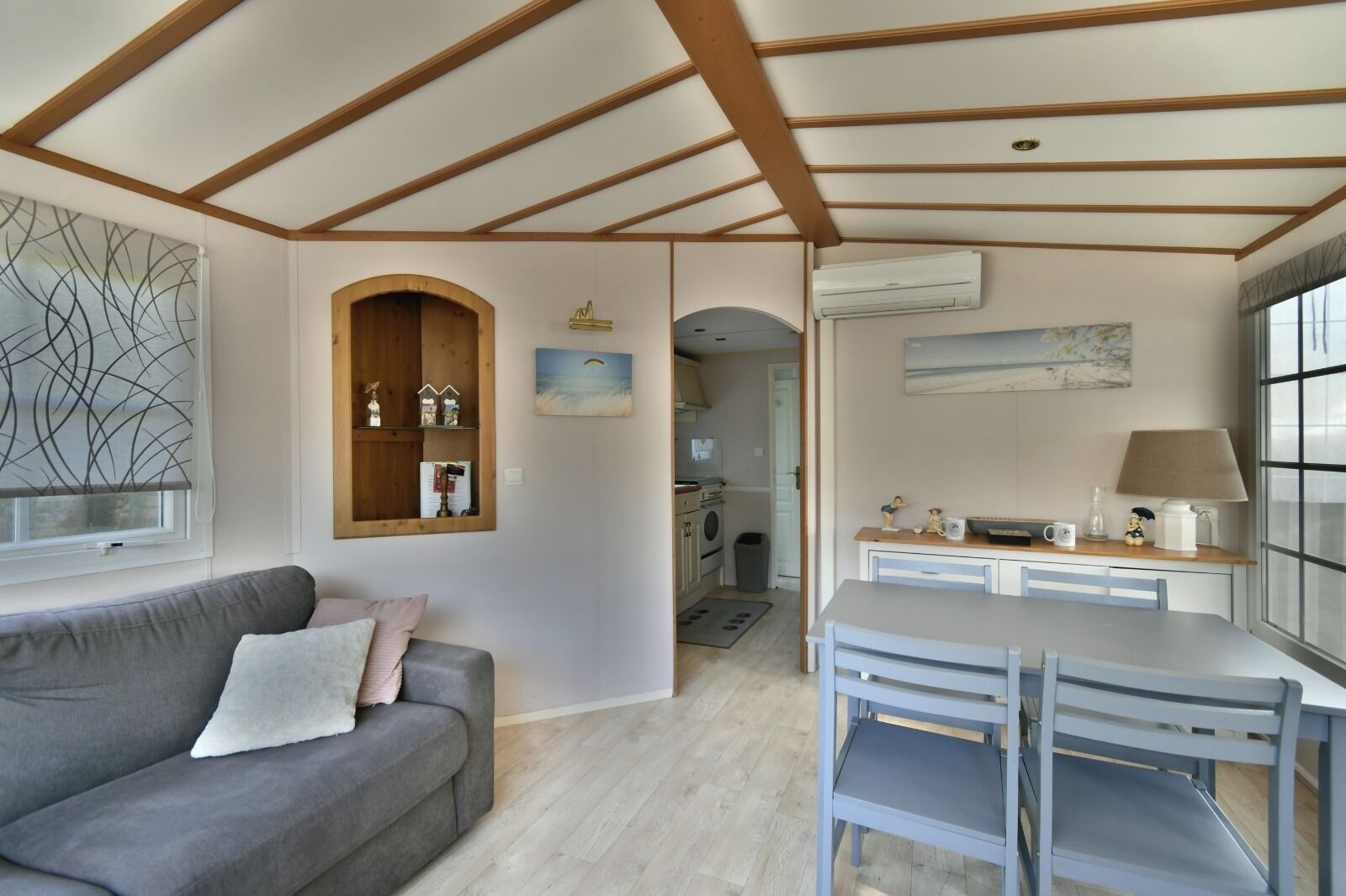 Mobil Karavan | Area keluarga | TV layar datar