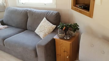 Mobil Karavan | Ruang keluarga | TV layar datar