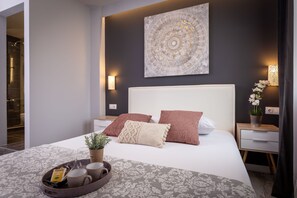 雙人房 | 高級寢具、Tempur-Pedic 床墊、書桌、遮光布/窗簾