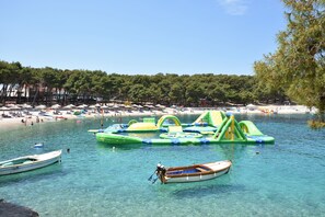 Beach nearby - Apartments and Room Mate-mare (Primosten)