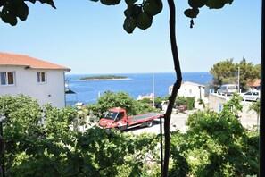 Room (S1) | Terrace/patio - Apartments and Room Mate-mare (Primosten)