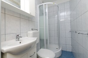 Bathroom - Apartments and Room Mate-mare (Primosten)