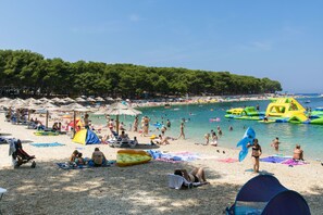 Beach nearby - Apartments and Room Mate-mare (Primosten)