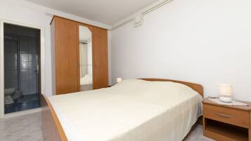 Free WiFi, bed sheets