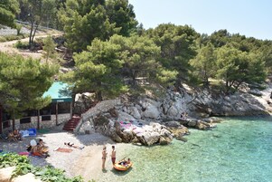 Una playa cerca