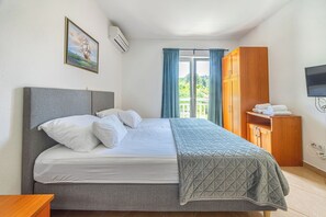 Free WiFi, bed sheets - Apartments Seaview (Tucepi)