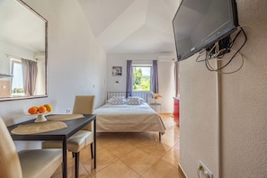 Studio (A5) | Free WiFi, bed sheets