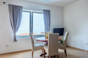 Apartment (A1) | Dining