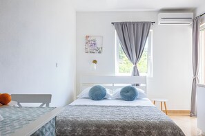 Studio (A2) | Free WiFi, bed sheets