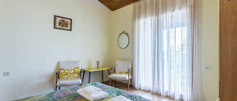 Iron/ironing board, free WiFi