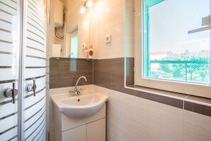 Bathroom | Shower