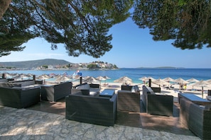 Beach nearby - Apartments Marija Jug (Primosten)