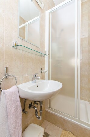 Room (S5) | Bathroom - Apartments and Rooms Iva (Trogir)