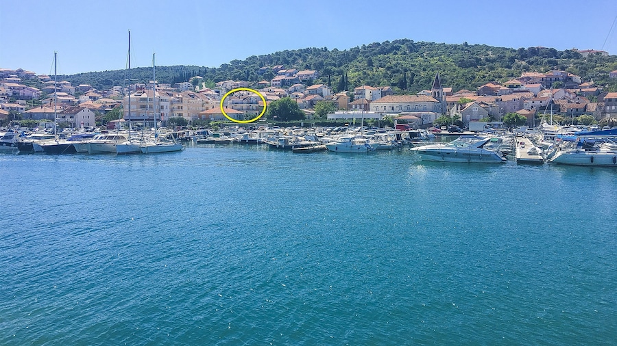 Apartments and Rooms Iva