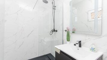 Bathroom | Shower
