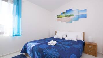 Free WiFi, bed sheets