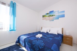 Free WiFi, bed sheets - Apartments Katarina (Pirovac)