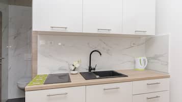 Dapur pribadi | Lemari es, microwave, oven, dan kompor