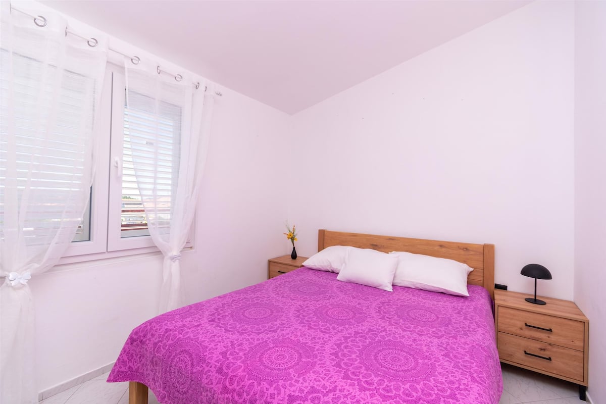 Apartment (A3) | WiFi (free), bed sheets