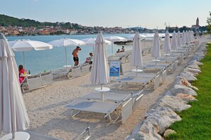 Beach nearby - Apartments Branka (Trogir)