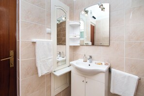 Apartment (A1) | Bathroom | Shower