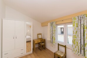 Room (S1) | Interior - Apartments and Room Central Position (Novalja)